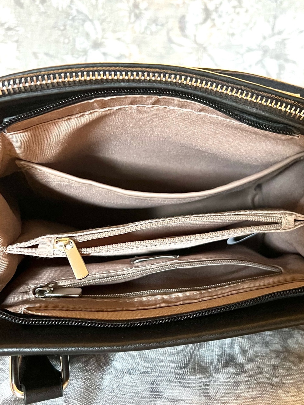 Edgy Chic Black Denver Hayes Studded Satchel Crossbody Handbag 🖤 - Picture 4 of 9